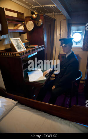Dar Pomorza Kabine mit Schaufensterpuppe, Schiff Innenraum, das Segelschiff in Gdynia, Polen, Europa, legendären The White Fregatte Stockfoto