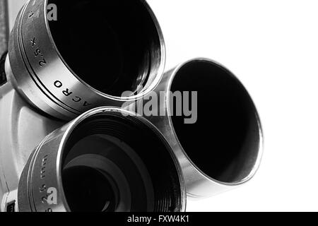 Vintage-Film-Kamera-Objektiv in schwarz und weiß auf weiß isoliert Stockfoto