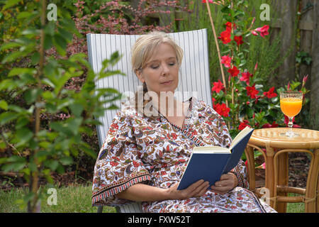 Frau-Lesebuch Stockfoto