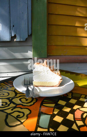 Key Lime Pie am blauen Himmel, Stockfoto