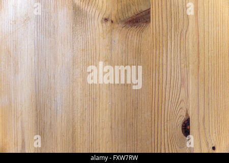 Alten leichten Kiefernholz mit einigen Kratzern für Hintergrund, vertikale Stockfoto