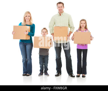 Auf weiße Serie von einem kaukasischen Kernfamilie in Freizeitkleidung und Fitnesskleidung isoliert.  Mama, Papa, Bruder und Schwester. Stockfoto
