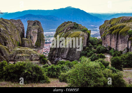 Meteora, Griechenland. Klöster oben auf der großen Felsen gebaut. Stockfoto