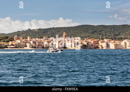 Blick auf Saint Tropez aus dem Meer, Saint Tropez, Frankreich Stockfoto