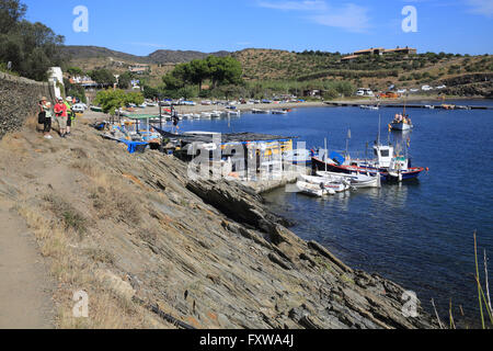 Angelboote/Fischerboote in Portlligat, Heimat von Salvador Dali Haus-Museum, Cadaques, Katalonien, NE Spanien, Europa Stockfoto