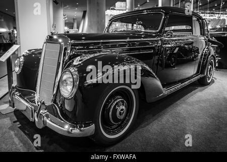 Full-Size-Luxus-Auto Mercedes-Benz 220 "Cabriolet B" (W187), 1953. Stockfoto