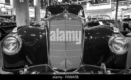 Fragment eines Full-Size-Luxus-Auto Mercedes-Benz 220 'Cabriolet B' (W187), 1953. Stockfoto