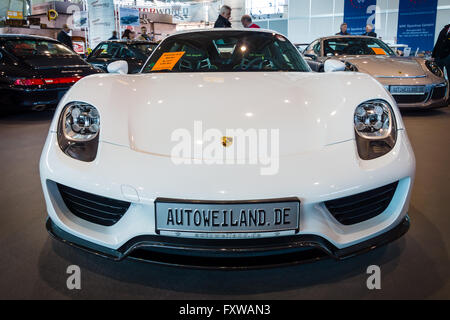 Mittelmotor-Plug-in Hybrid-Sportwagen Porsche 918 Spyder, 2015. Stockfoto