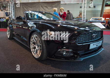 Pony Auto Ford Mustang EcoBoost Cabrio (sechste Generation), 2015. Stockfoto