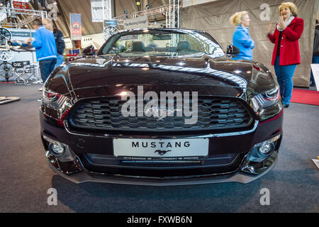 Pony Auto Ford Mustang EcoBoost Cabrio (sechste Generation), 2015. Stockfoto