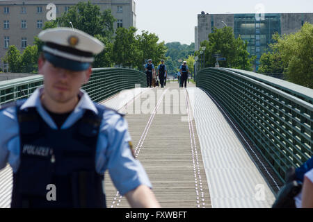 Polizei Kordon im Regierungsviertel (Regierungsviertel), weil der Staat Besuch von US-Präsident Barack Obama in Deutschland. Stockfoto