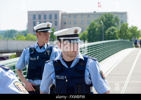 Polizei Kordon im Regierungsviertel (Regierungsviertel), weil der Staat Besuch von US-Präsident Barack Obama in Deutschland. Stockfoto