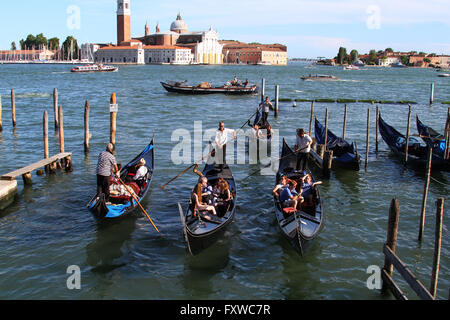 Gondeln & SAN GIORGIO MAGGIORE Venedig VENEZIA Italien 1. August 2014 Stockfoto