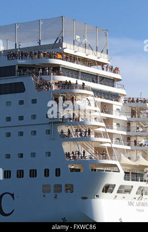 MSC ARMONIA LINER & Touristen Venedig VENEZIA Italien 1. August 2014 Stockfoto