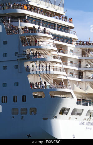MSC ARMONIA LINER & Touristen Venedig VENEZIA Italien 1. August 2014 Stockfoto