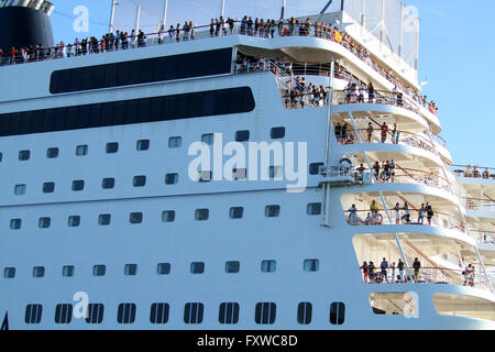 MSC ARMONIA LINER & Touristen Venedig VENEZIA Italien 1. August 2014 Stockfoto