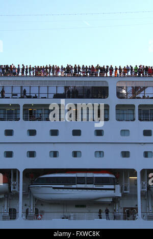 MSC ARMONIA LINER & Touristen Venedig VENEZIA Italien 1. August 2014 Stockfoto
