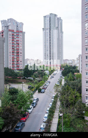 Atasehir ist das neue Bankenviertel von Istanbul mit Banken, Hotels, massive Privatanlagen und viele Autobahnen. Stockfoto