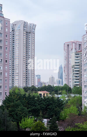 Atasehir ist das neue Bankenviertel von Istanbul mit Banken, Hotels, massive Privatanlagen und viele Autobahnen. Stockfoto