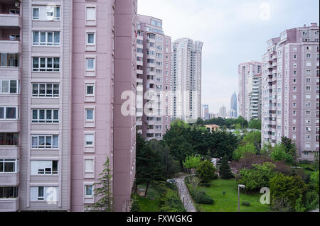 Atasehir ist das neue Bankenviertel von Istanbul mit Banken, Hotels, massive Privatanlagen und viele Autobahnen. Stockfoto