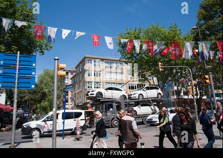 Istanbul: Bagdad Street auf der asiatischen Seite von Istanbul ist sehr modern und immer sehr beschäftigt. Stockfoto