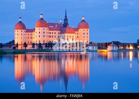 Abendstimmung im Schloss Moritzburg in Moritzburg in der Nähe von Dresden, Sachsen, Deutschland, Europa Stockfoto