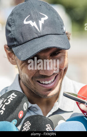 Barcelona, Katalonien, Spanien. 18. April 2016. RAFAEL NADAL (ESP) besucht die Medien während einer Promotion für die 64. Barcelona Open Banc Sabadell auf Tibidabo Berg. © Matthias Oesterle/ZUMA Draht/Alamy Live-Nachrichten Stockfoto