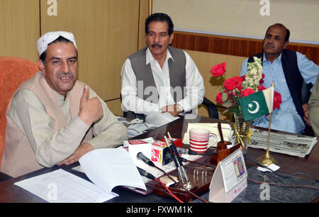 Stellvertretender Bürgermeister von Quetta, Adressen Younus Baloch Medien Personen während der Pressekonferenz in seinem Büro in Quetta am Montag, 18. April 2016. Stockfoto