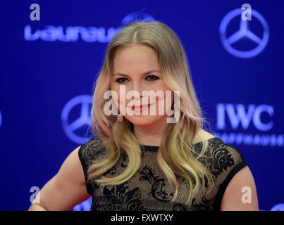 Berlin, Deutschland. 18. April 2016. Deutsche Ex-Boxer Regina Halmich kommt nach der Laureus Sport Awards in Berlin, Deutschland, 18. April 2016. Die Awards wurden zum 17. Mal verliehen. Foto: RAINER JENSEN/Dpa/Alamy Live-Nachrichten Stockfoto