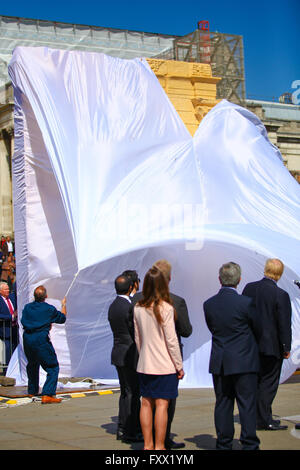 London, UK eröffnet 19. April 2016 - Boris Johnson, Bürgermeister von London ein Replikat des Palmyra "Atiumphal Bogen" in Trafalgar Square. Nach dem Trafalgar Square reist der Bogen nach Dubai und New York City für weitere öffentliche Zurschaustellung. Bildnachweis: Dinendra Haria/Alamy Live-Nachrichten Stockfoto