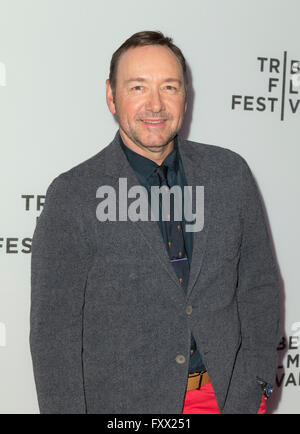 New York, Vereinigte Staaten von Amerika. 18. April 2016. Kevin Spacey besucht Premiere Film Elvis & Nixon beim Tribeca Filmfestival am BMCC © Lev Radin/Pacific Press/Alamy Live News Stockfoto