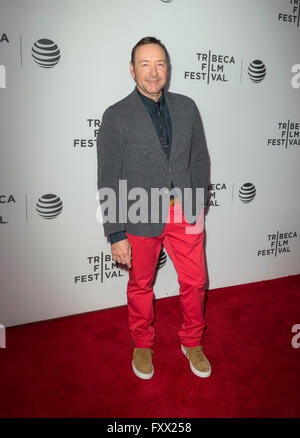 New York, Vereinigte Staaten von Amerika. 18. April 2016. Kevin Spacey besucht Premiere Film Elvis & Nixon beim Tribeca Filmfestival am BMCC © Lev Radin/Pacific Press/Alamy Live News Stockfoto