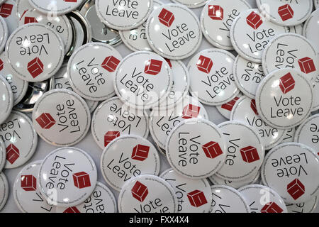 Newcastle Upon Tyne, TYNE AND WEAR/UK - 16. April 2016 - Abstimmung verlassen Abzeichen in einer Rede vom Bürgermeister von London, Boris Johnson. Stockfoto