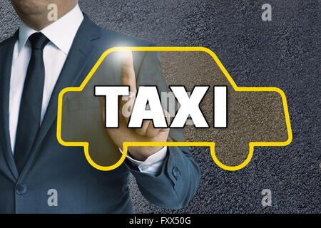 Taxi Auto Touchscreen gesteuert Geschäftsmann Konzept. Stockfoto