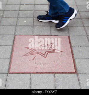 Kanadischen Walk of Fame, Bürgersteig Sterne in Form einer stilisierten Ahornblatt, Leistungen von Roberta Bondar anzuerkennen Stockfoto