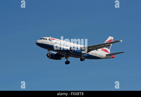 British Airways Airbus A319-131 G-EUPZ Annäherung an London Heathrow SCO 10.338 Stockfoto