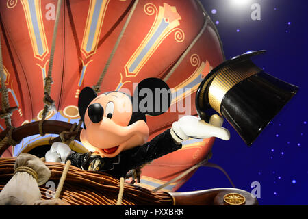 Mickey Mouse in einem Heißluftballon Stockfoto