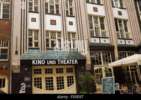 BERLIN, APRIL 15: The Hackeschen Hofe, eine bemerkenswerte Hof Komplex im Zentrum von Berlin am 15. April 2016. Stockfoto