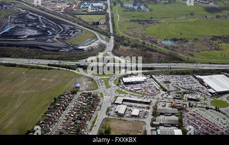Luftaufnahme der Kreuzung 32 der M62 bei Glasshoughton Blick nach Süden in Richtung Pontefract, West Yorkshire, Großbritannien Stockfoto