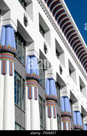 Fassade von der Carreras Zigarette Fabrik Tabak Firma Art Deco Gebäude Camden London des 20. Jahrhunderts ägyptische Wiederbelebung ägyptisch- Stockfoto