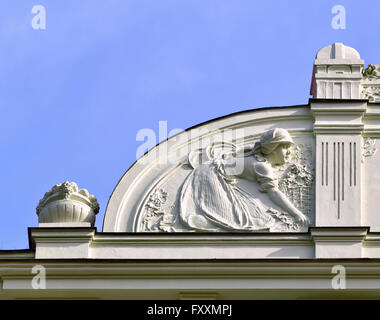 Prag, Tschechische Republik. Jugendstil-Detail an der Fassade des Rimska 35/1199 - Büro von Karel Horak, Architekt Stockfoto