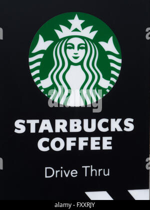 Starbucks-Kaffee-Fahrt durch Stockfoto