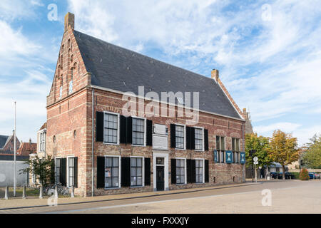 Gebäude des ehemaligen Waisenhauses auf Breedeplaats in der Stadt Franeker in Friesland, Niederlande Stockfoto