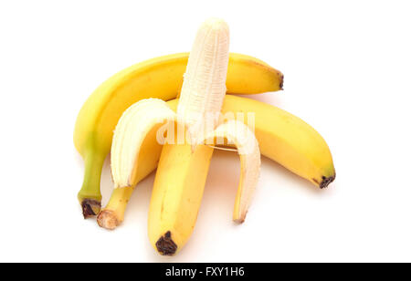 Drei Bananen vor einem weißen Hintergrund Stockfoto