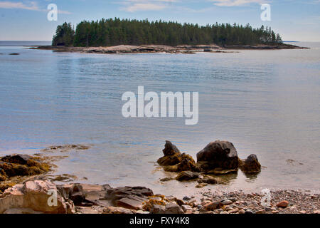 Bundesstaat Maine, Schoodic Peninsula, Acadia National Park, Franzose Bay, unbewohnten vorgelagerten Insel, Mt Wüste Narrows Stockfoto