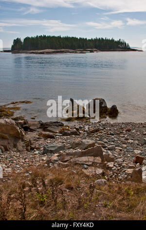 Bundesstaat Maine, Schoodic Peninsula, Acadia National Park, Franzose Bay, unbewohnten vorgelagerten Insel, Mt Wüste Narrows Stockfoto