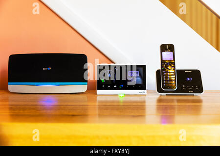 Technologie in der Heimat wi Fi Smartmeter schnurloses Telefon Haushaltswaren Häuser Tech Wifi Hub 5 BT electric Elektrizität verwenden Stockfoto