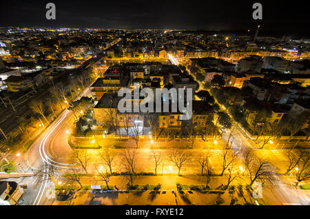 Nacht-Luftaufnahme der Stadt von Rimini Stockfoto