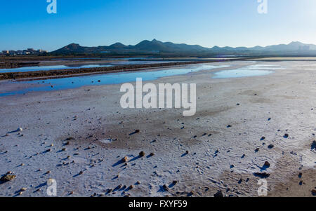 Trocknen Sie natürliche Salzseen (Salinas) an der Küste von Murcia, Spanien Stockfoto