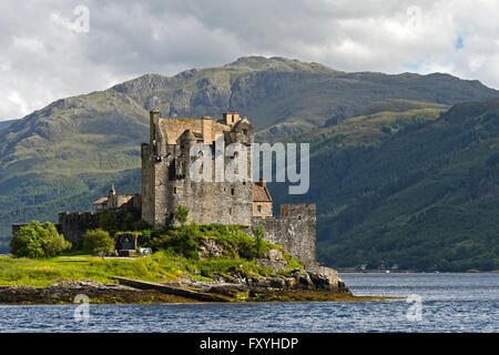 Eilean Donan Castle, Westblick in Dornie, westliche Ross-Shire, Schottisches Hochland, Schottland, Vereinigtes Königreich Stockfoto